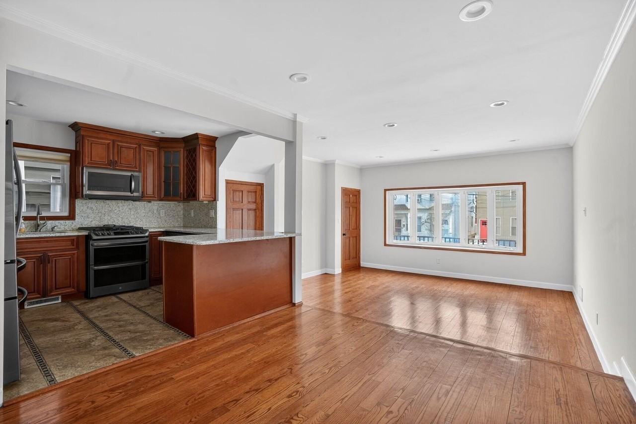 16 George St #1 - Photo 3 of 10
