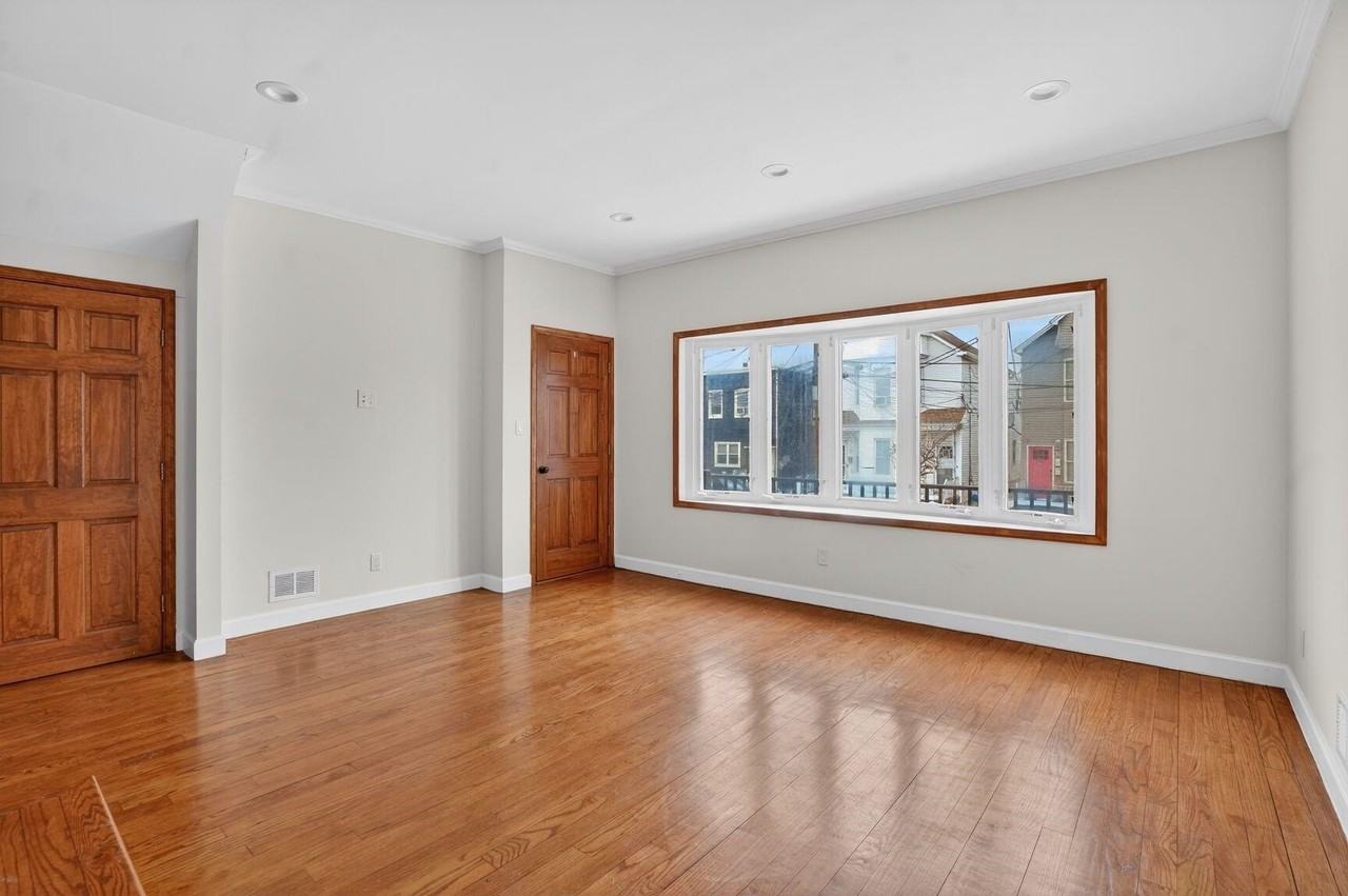 16 George St #1 - Photo 4 of 10