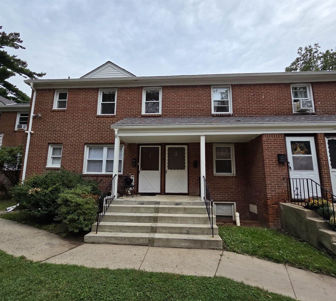 140 Van Houten Ave #2B