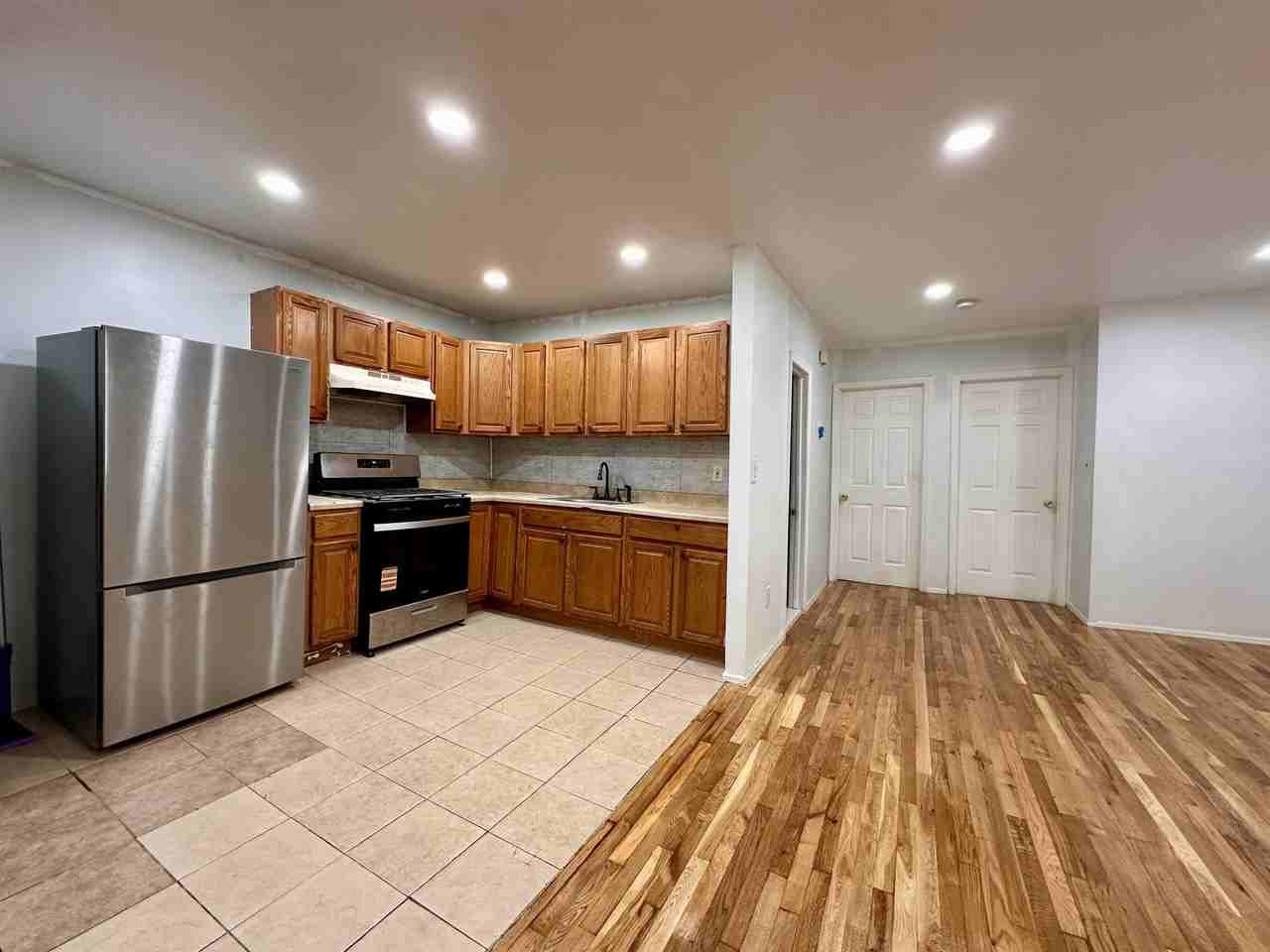 84 W 20th St - Photo 2 of 8