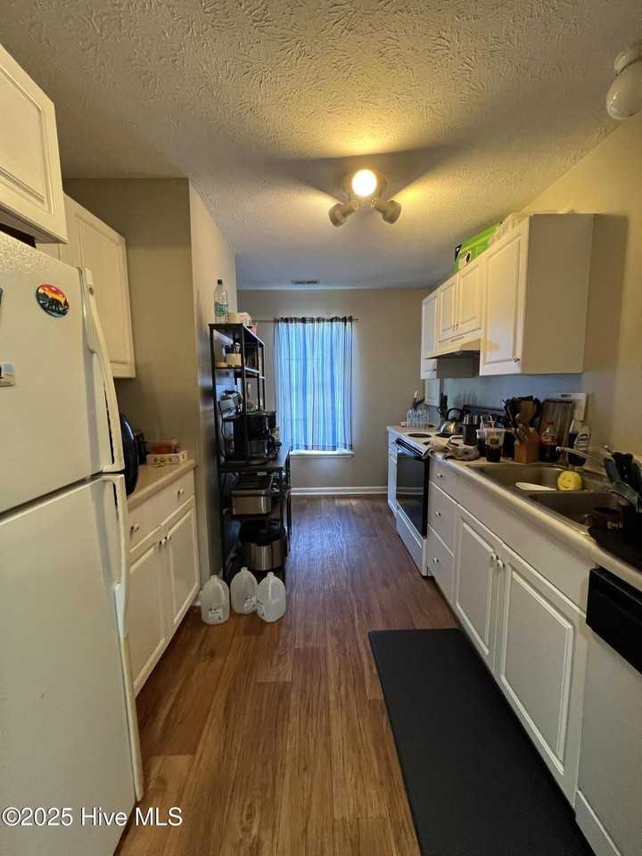 227 John Ct - Photo 2 of 14
