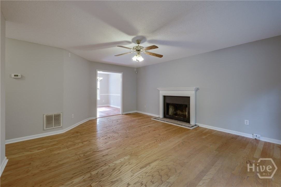 555 Snapfinger Dr - Photo 3 of 45