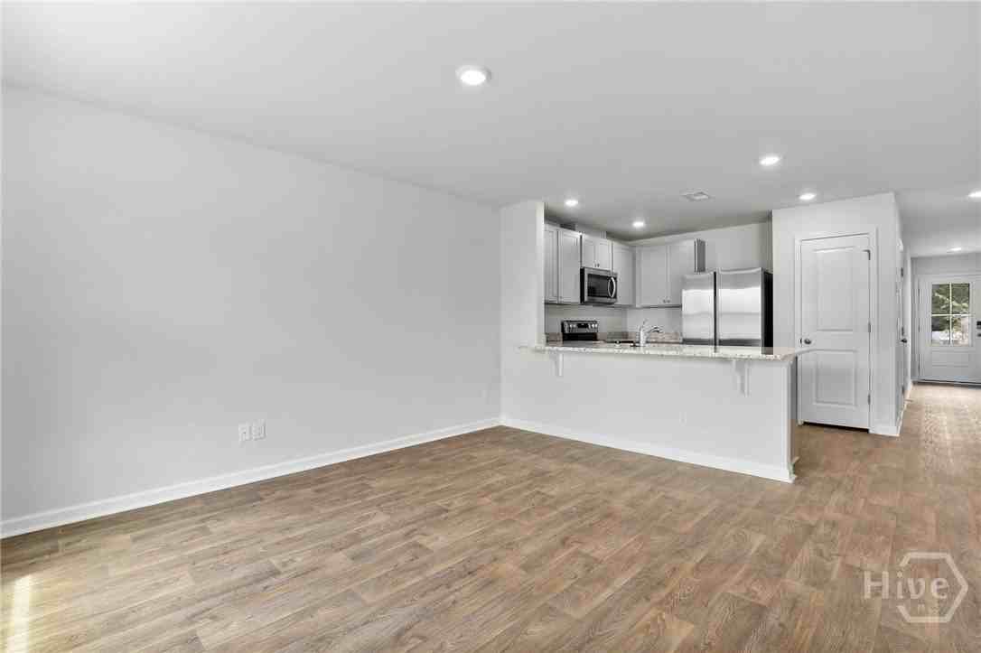 223 Coneflower Rd - Photo 7 of 32