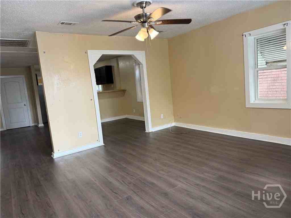 1014 Cope St - Photo 4 of 35