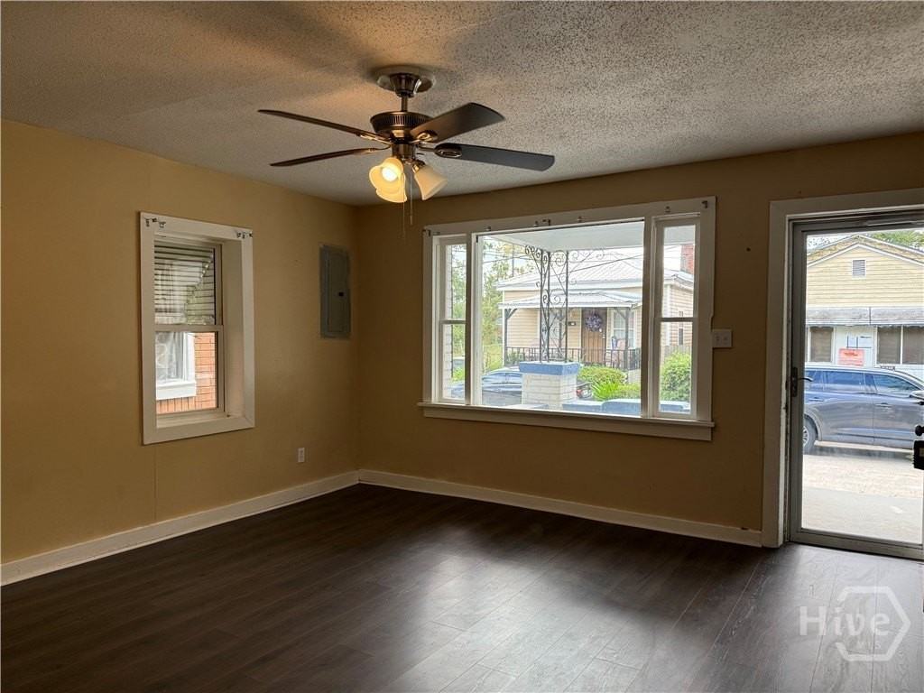 1014 Cope St - Photo 5 of 35