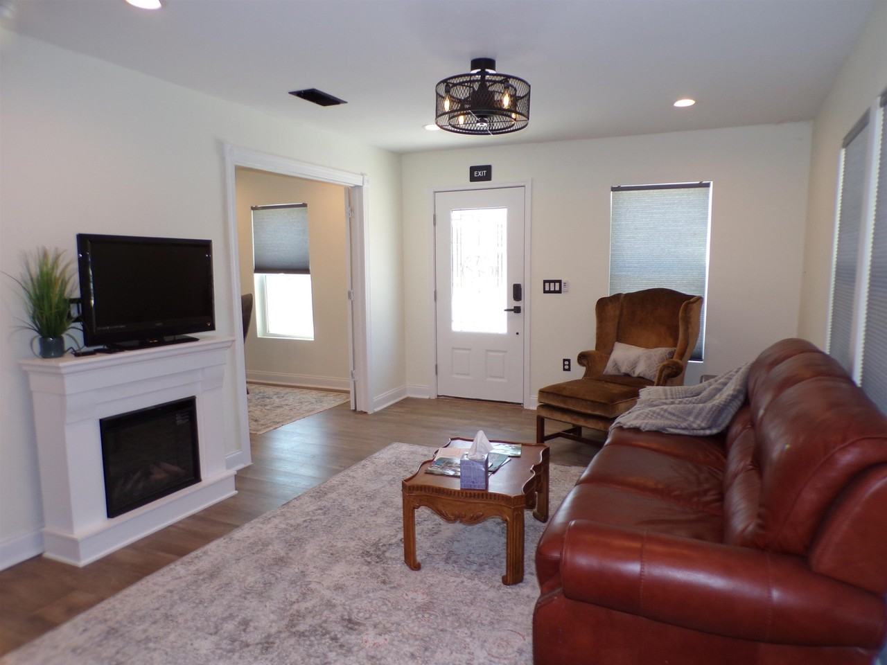1005 Broadway St - Photo 2 of 8