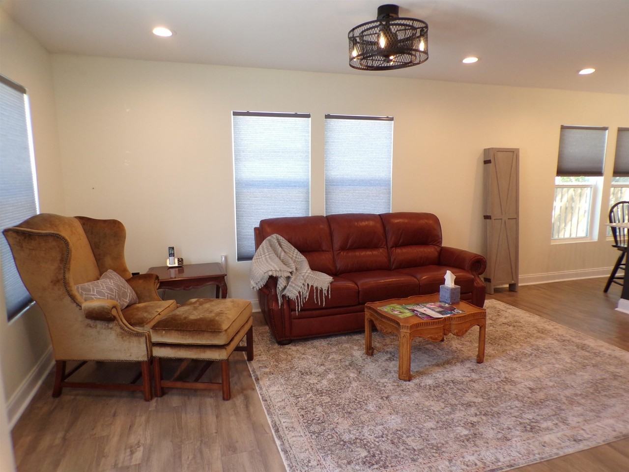 1005 Broadway St - Photo 3 of 8