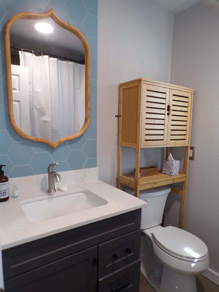 1005 Broadway St - Photo 6 of 8
