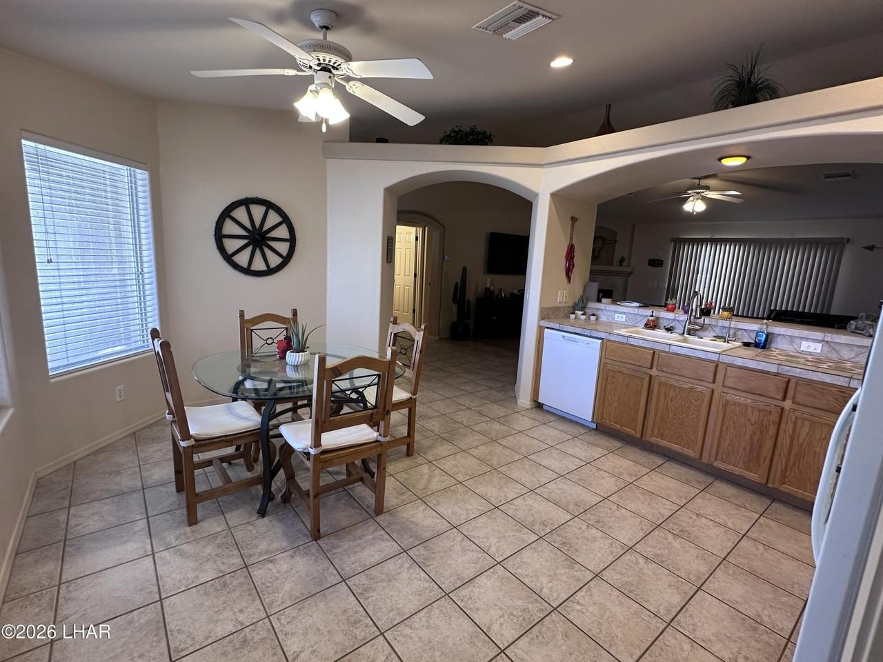 952 Saint Claire Dr - Photo 3 of 32