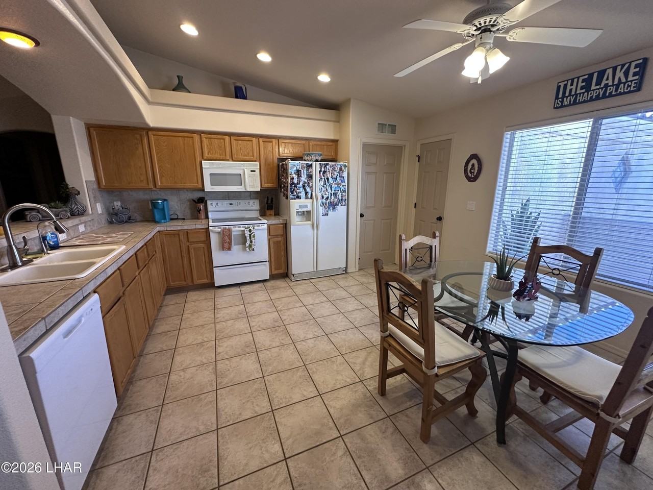 952 Saint Claire Dr - Photo 4 of 32