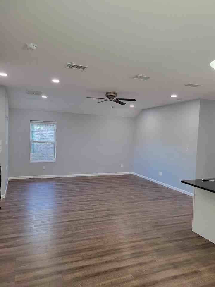 1402 16th St #B - Photo 5 of 19