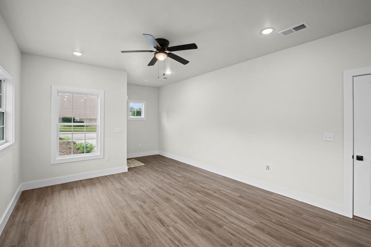 105 Elkchester Cir - Photo 3 of 22