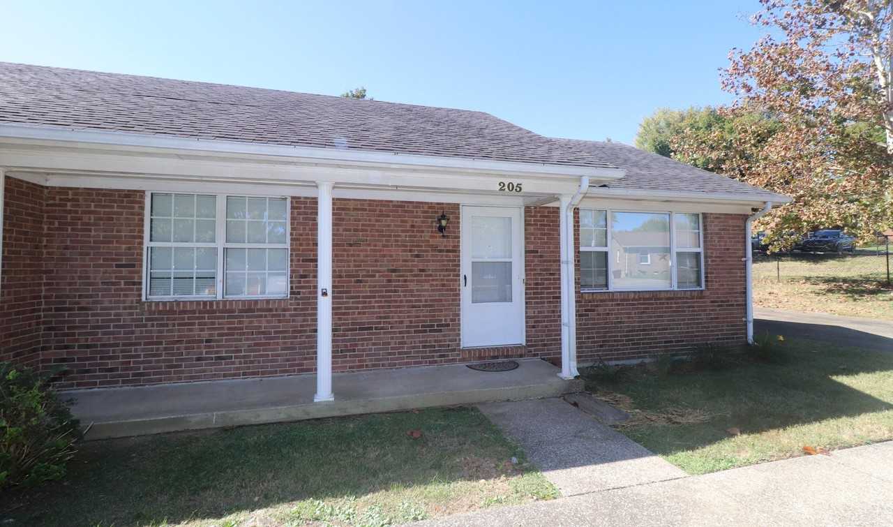 205 Ridgewood Dr - Photo 2 of 14
