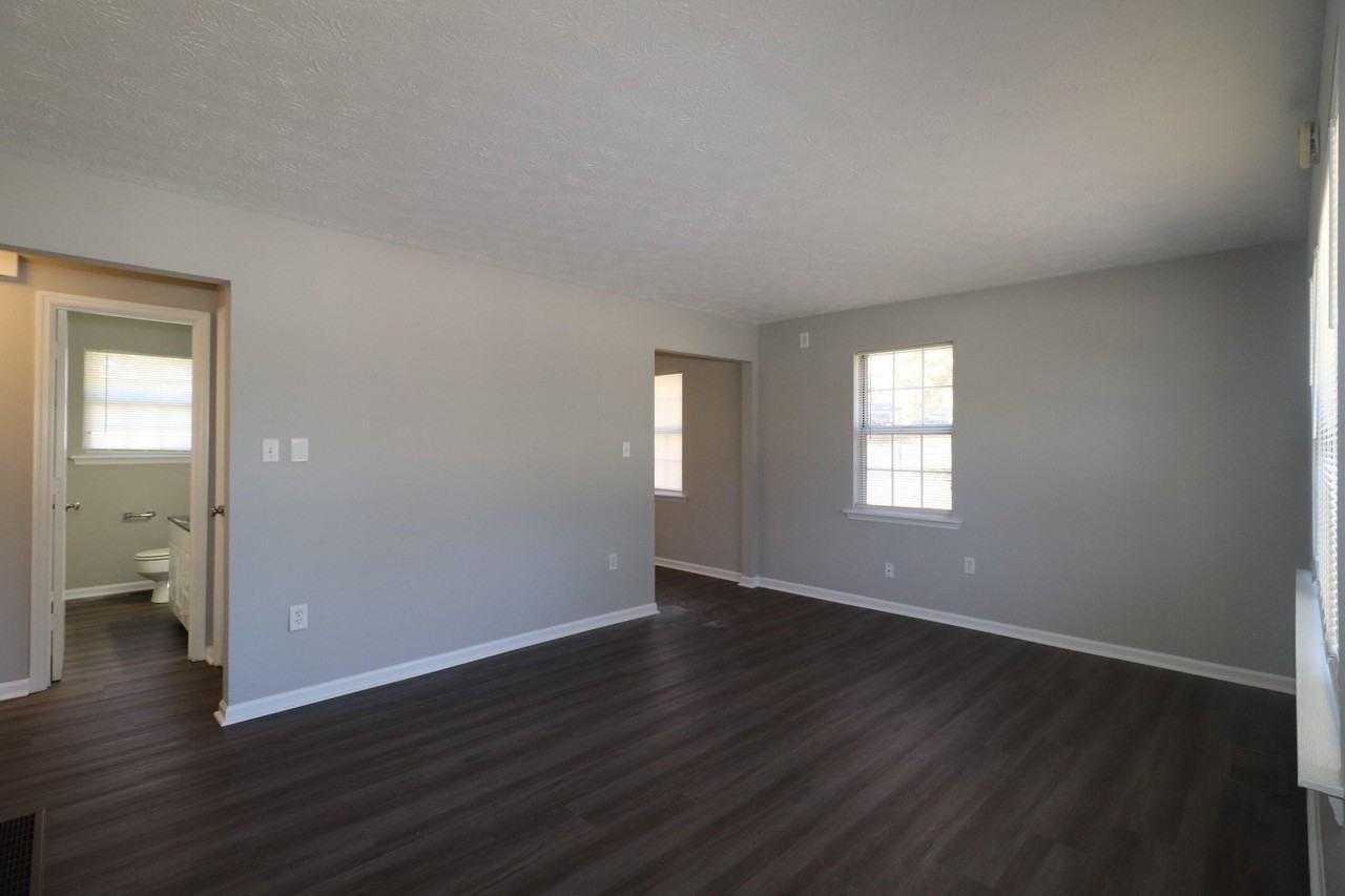 205 Ridgewood Dr - Photo 3 of 14