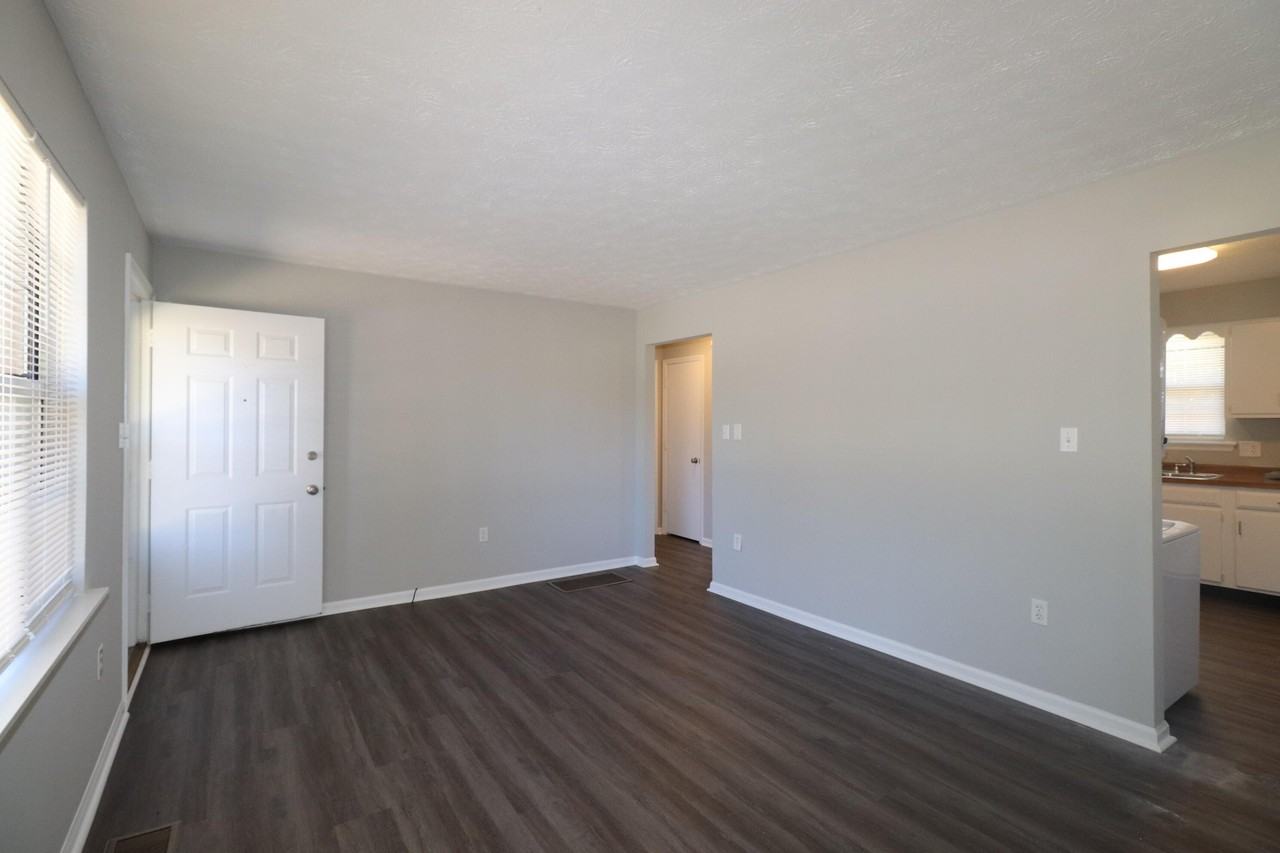 205 Ridgewood Dr - Photo 4 of 14