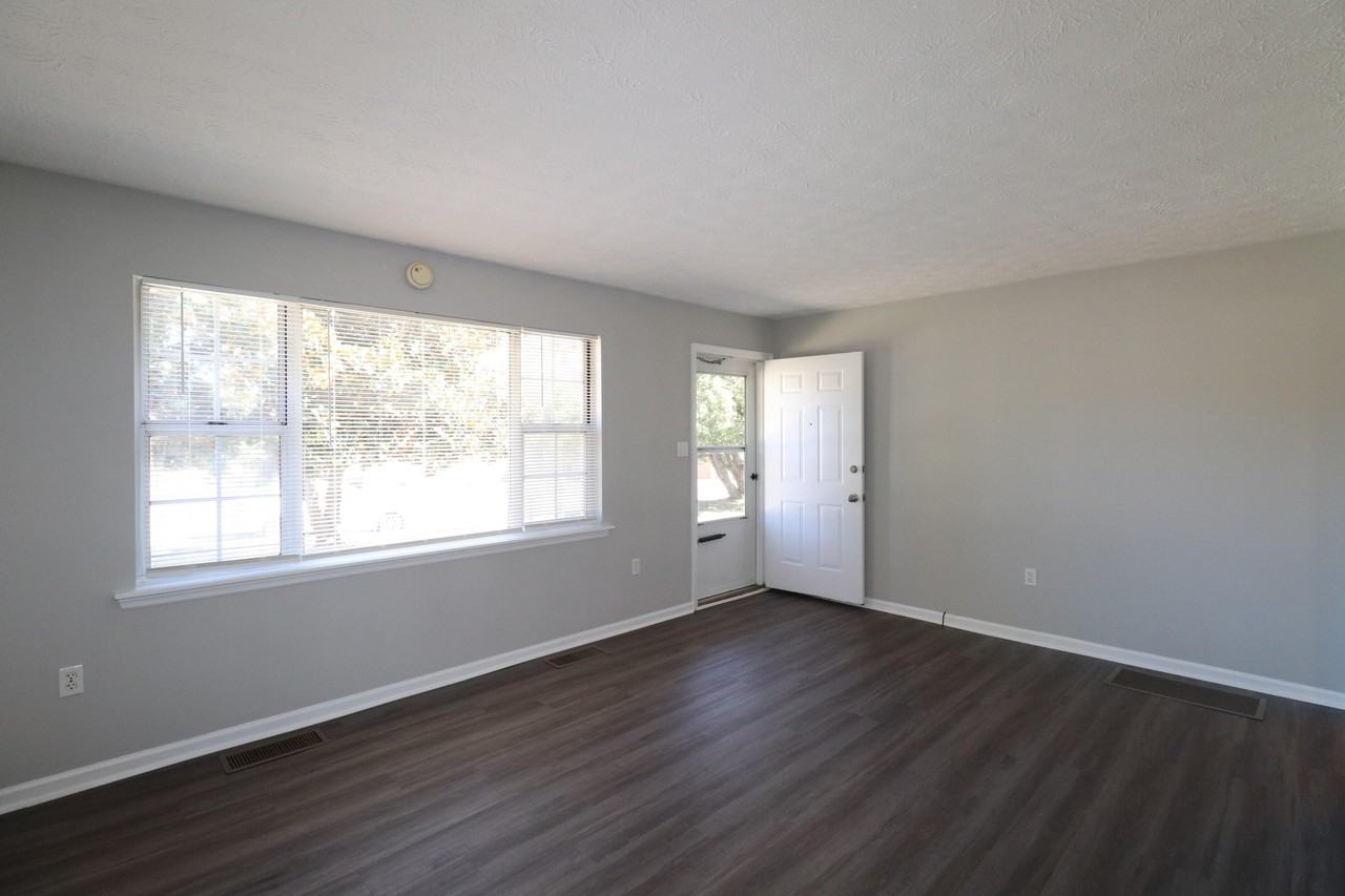 205 Ridgewood Dr - Photo 5 of 14