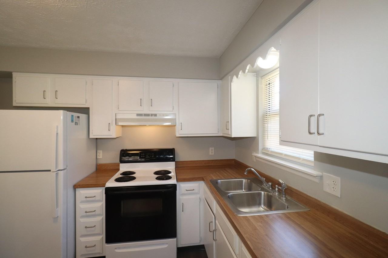 205 Ridgewood Dr - Photo 7 of 14