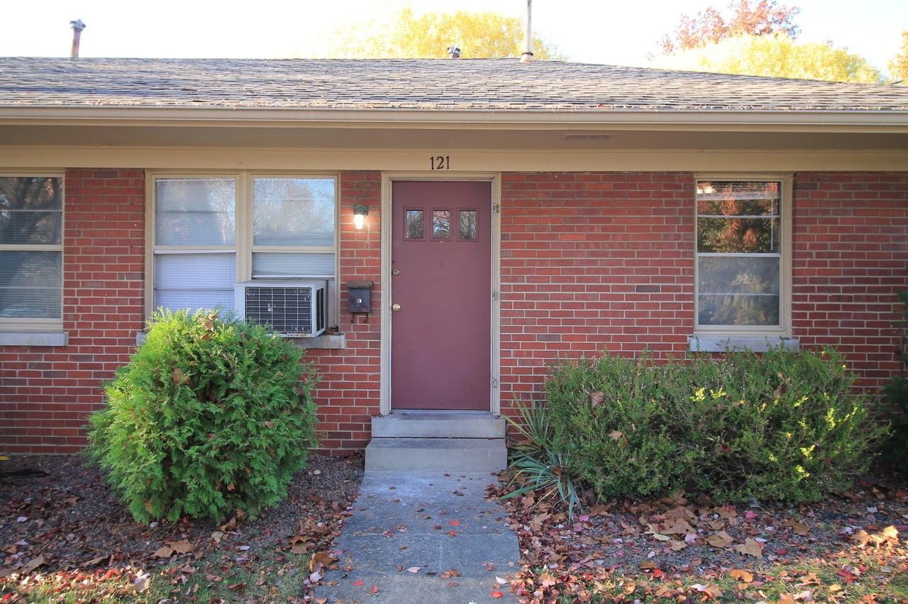 121 Saint Ann Dr - Photo 2 of 9