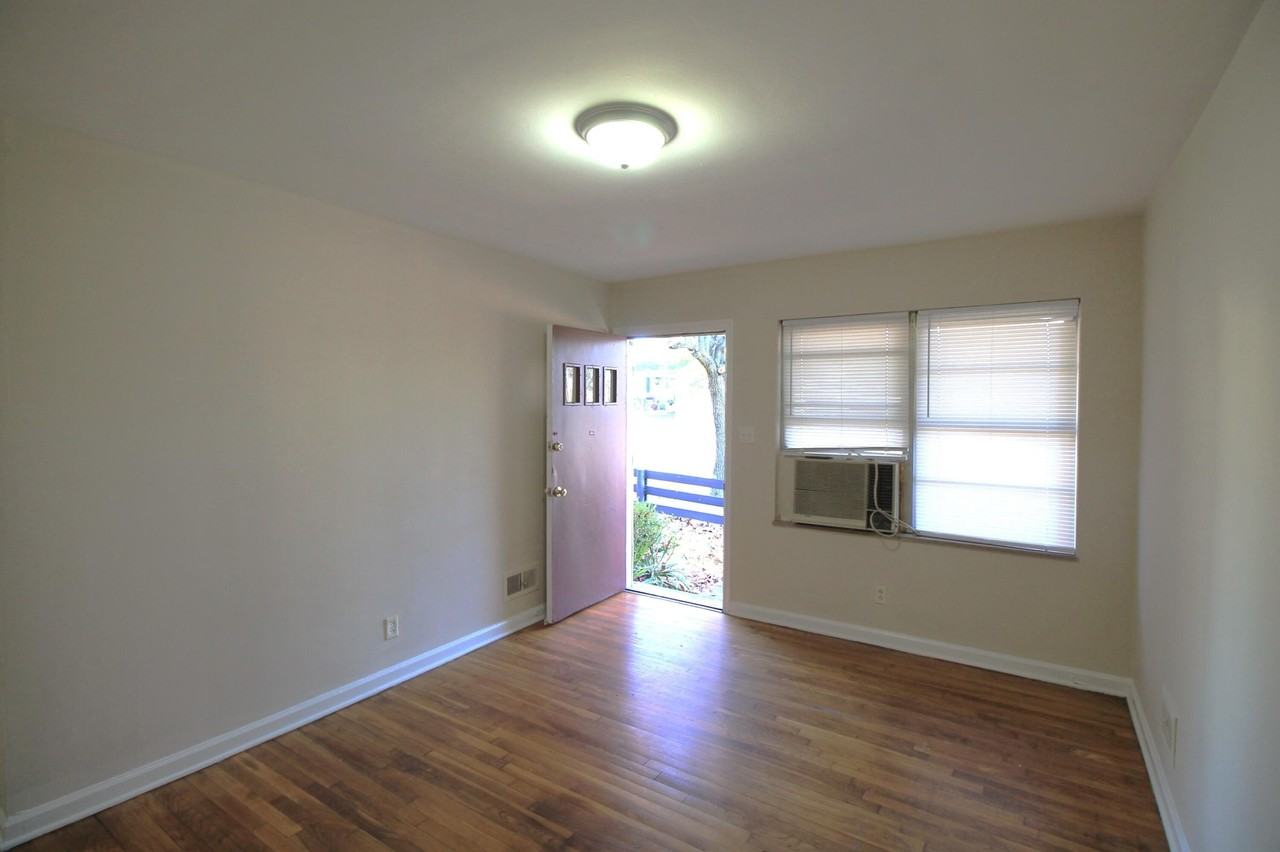 121 Saint Ann Dr - Photo 4 of 9