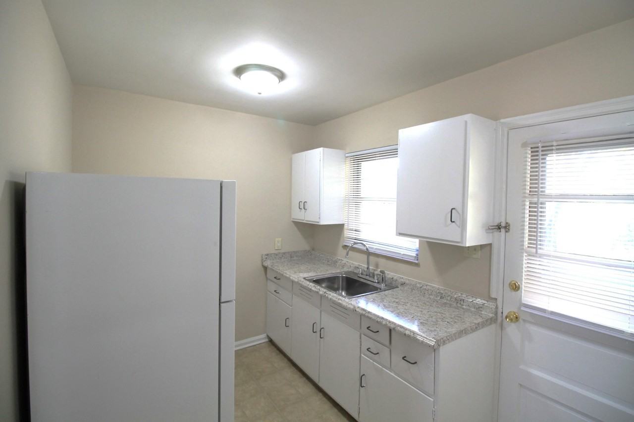 121 Saint Ann Dr - Photo 6 of 9