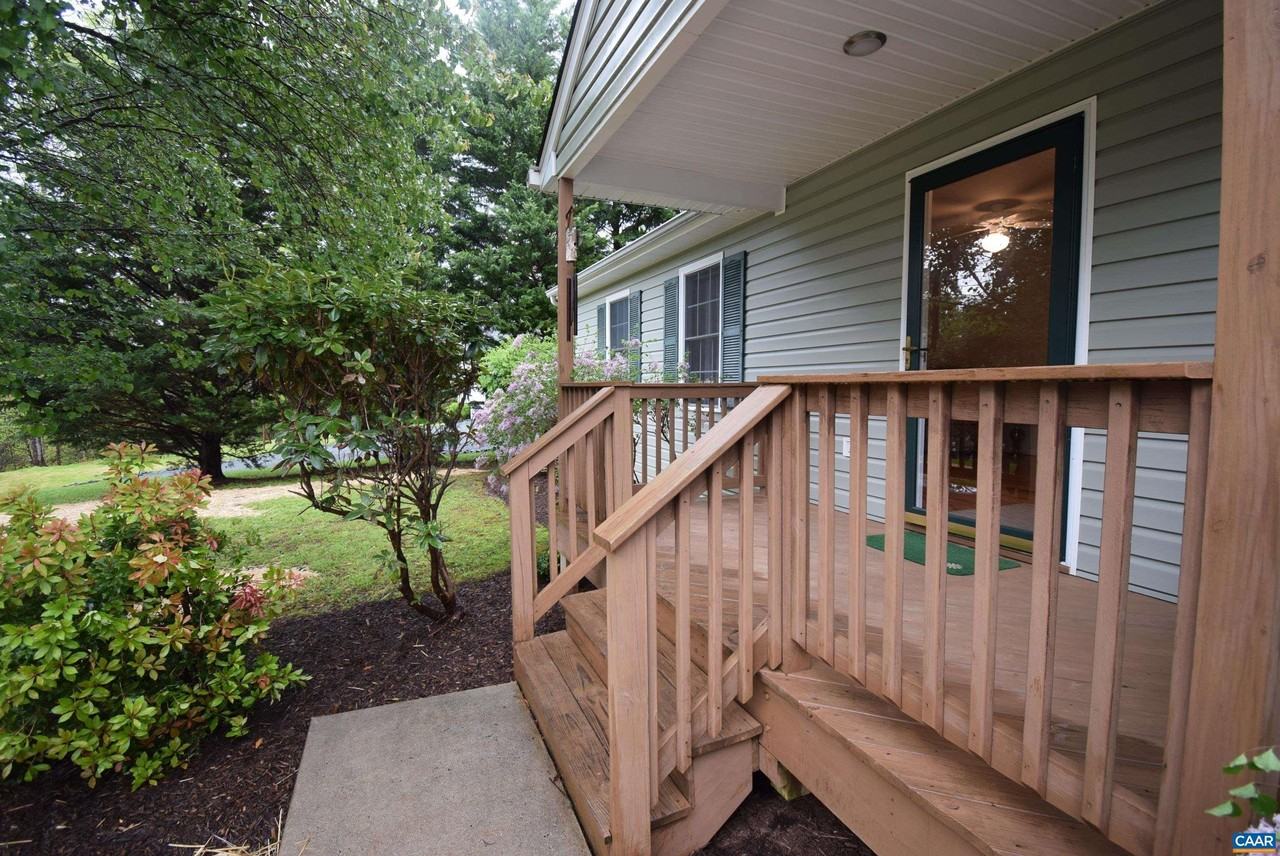 37 Lafayette Dr - Photo 3 of 27