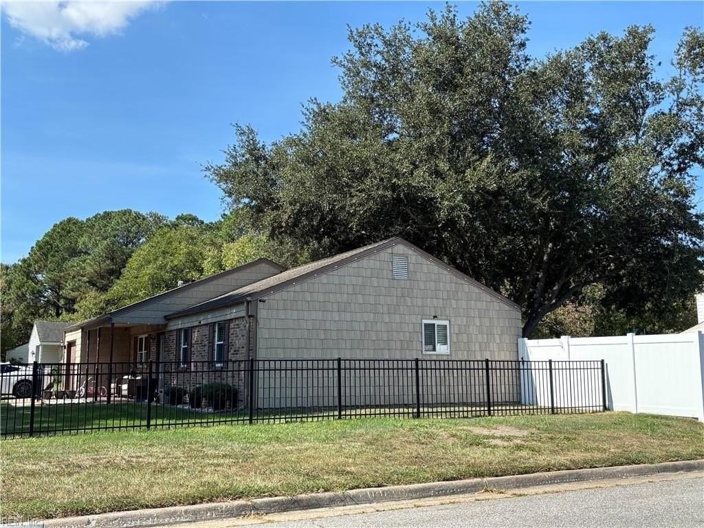 3000 Magic Hollow Blvd - Photo 2 of 26