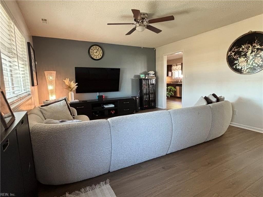 3000 Magic Hollow Blvd - Photo 3 of 26