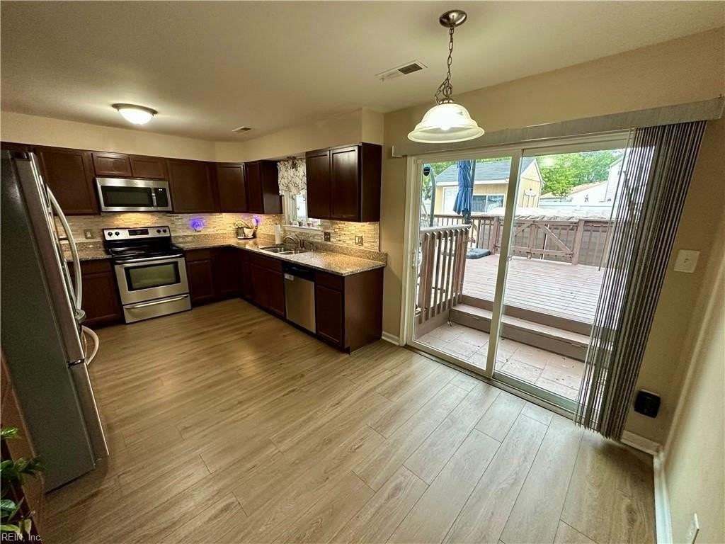 3000 Magic Hollow Blvd - Photo 5 of 26