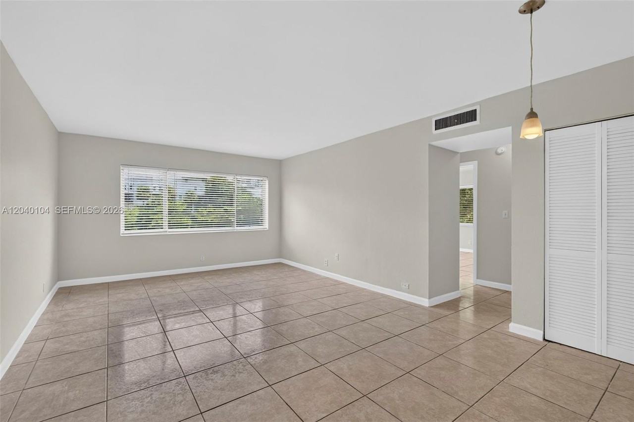 1900 Ne 8th Ct #1900-02 - Photo 2 of 8