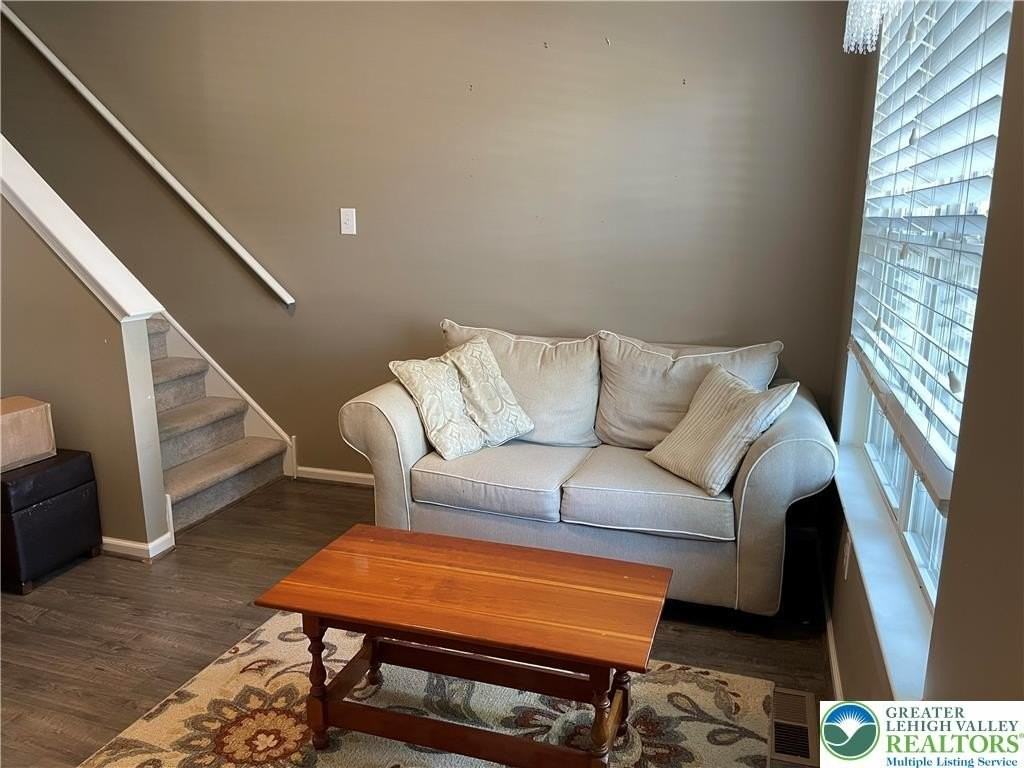 1105 King Way - Photo 4 of 23