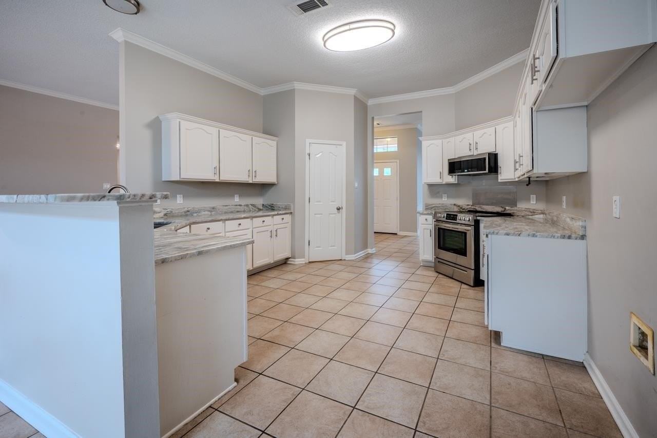 6766 Raner Creek Dr - Photo 3 of 34