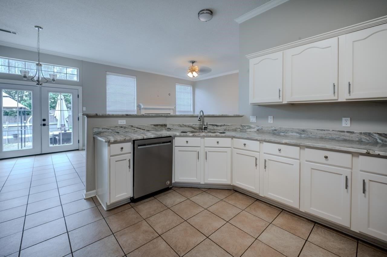 6766 Raner Creek Dr - Photo 4 of 34