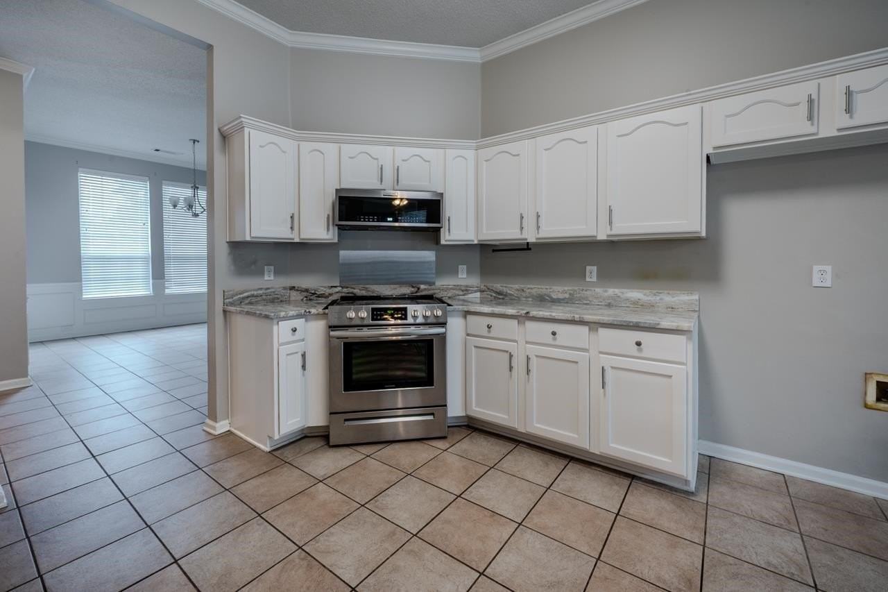 6766 Raner Creek Dr - Photo 5 of 34