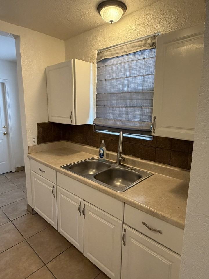 2126 E Harvard St #A - Photo 3 of 10