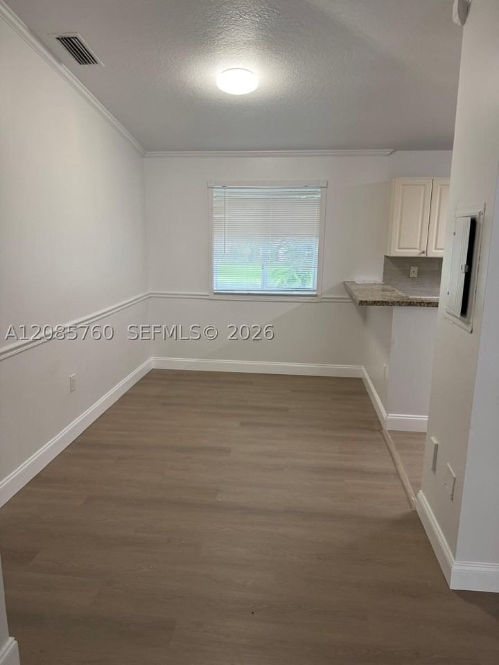 1251 Se 28th Ct #206 - Photo 3 of 19