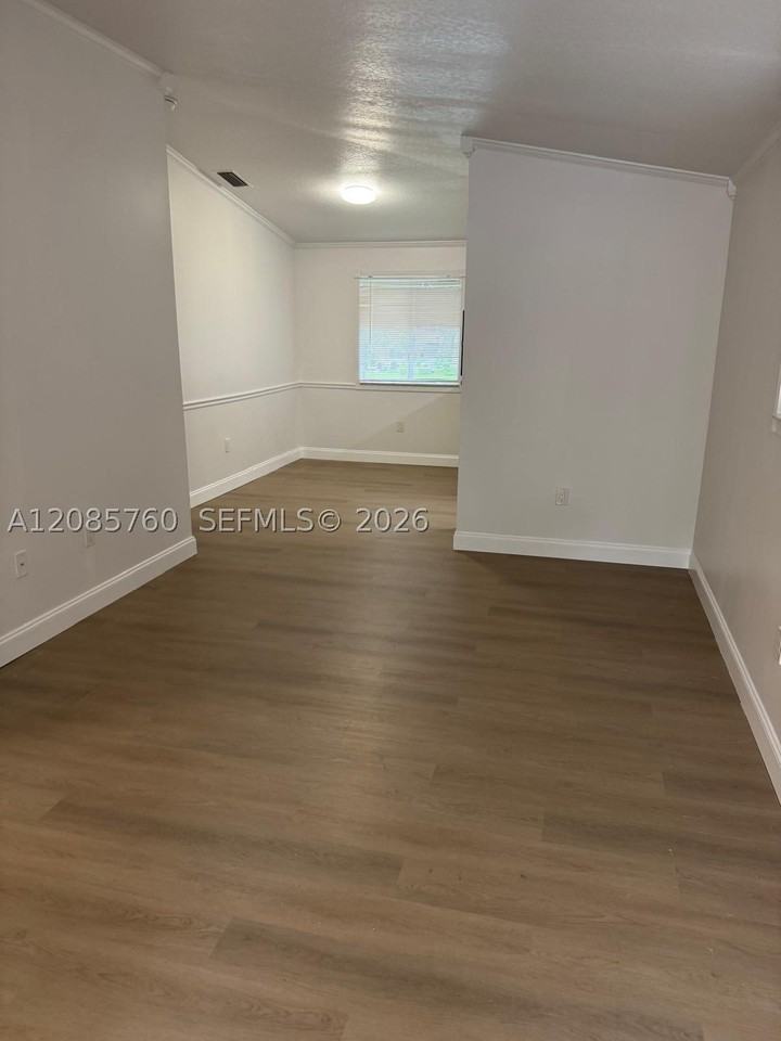 1251 Se 28th Ct #206 - Photo 4 of 19