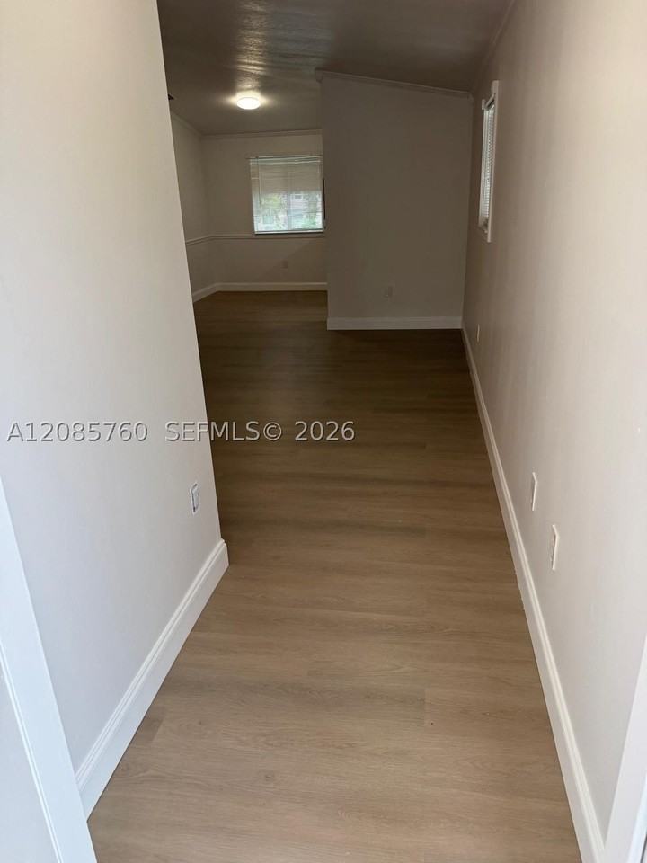 1251 Se 28th Ct #206 - Photo 5 of 19