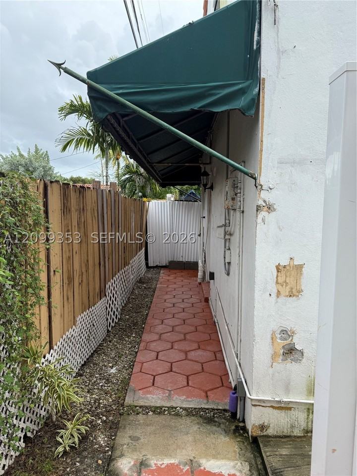 1795 Sw 16th St #1 - Photo 3 of 13