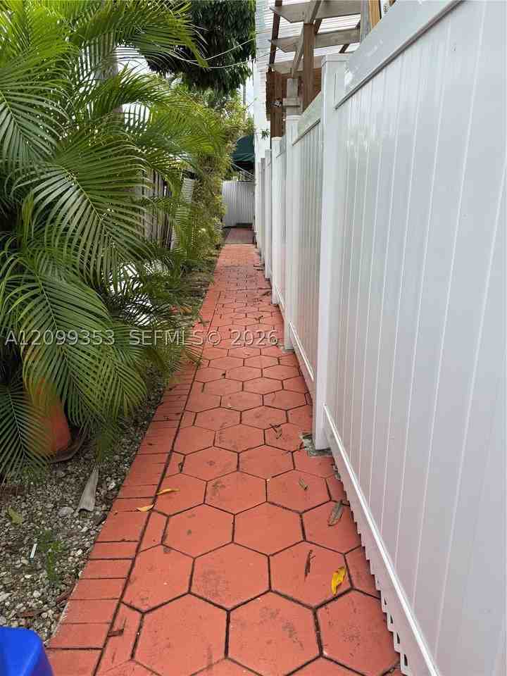 1795 Sw 16th St #1 - Photo 4 of 13