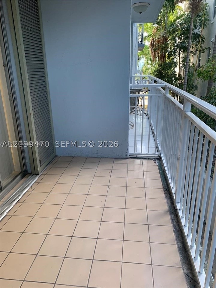 947 Lenox Ave #204 - Photo 3 of 21