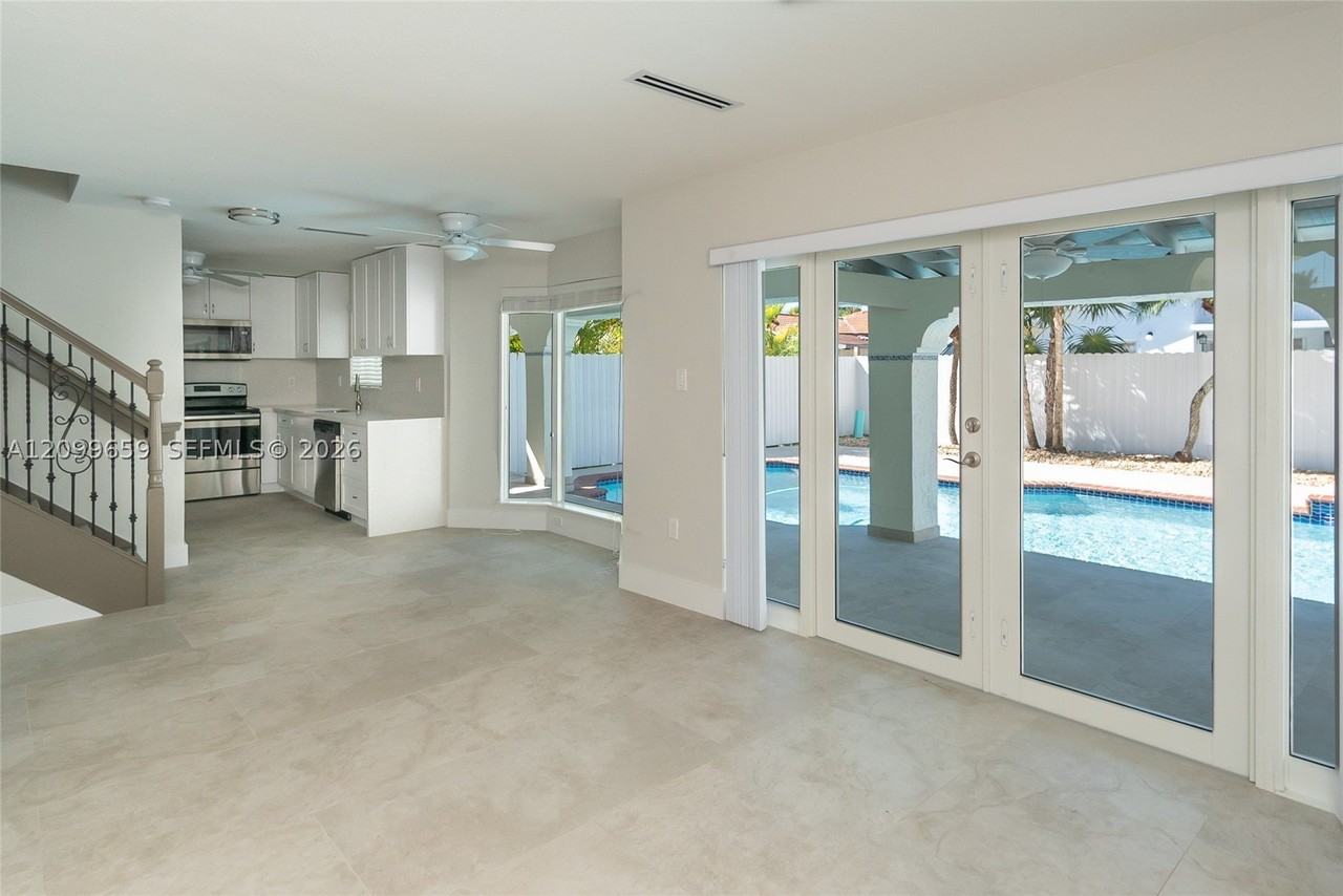 15482 Sw 137th Pl - Photo 6 of 31