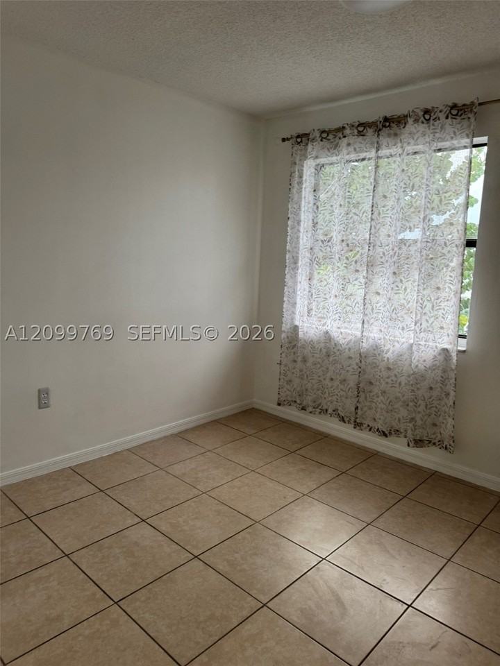 2091 W 54th Ter #37 - Photo 3 of 33