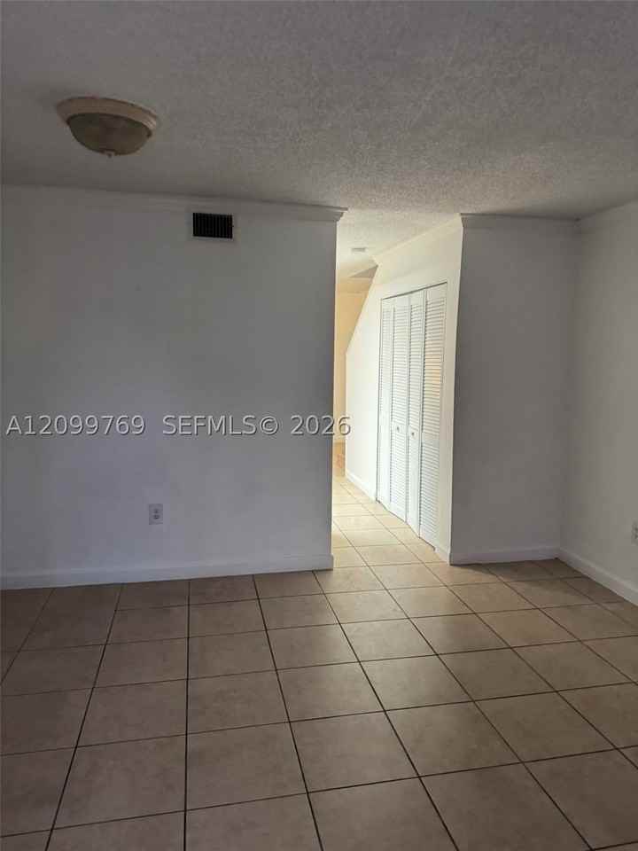 2091 W 54th Ter #37 - Photo 4 of 33