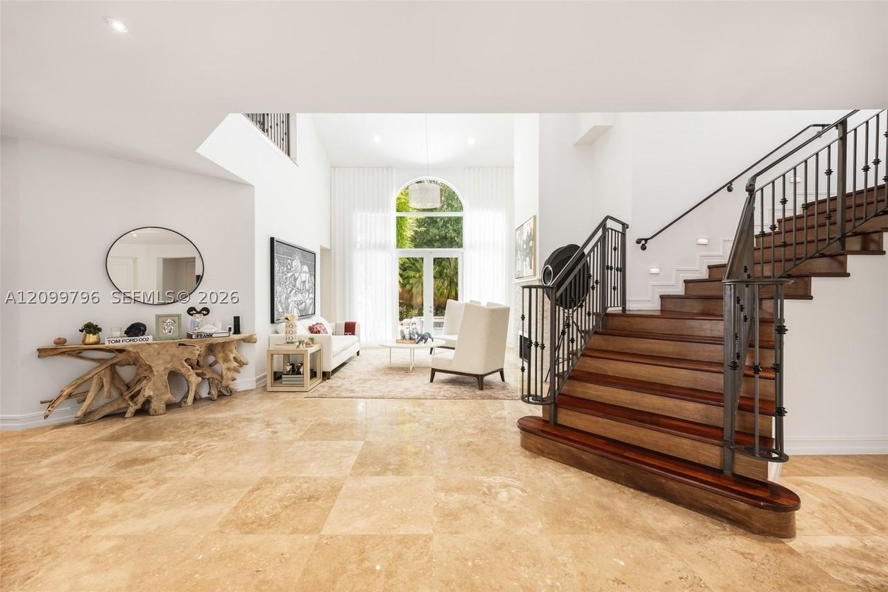 6021 Sw 81st St - Photo 5 of 28