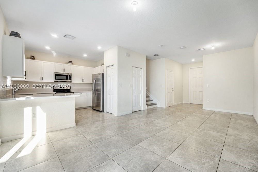 3412 W 106th St #3412 - Photo 4 of 38