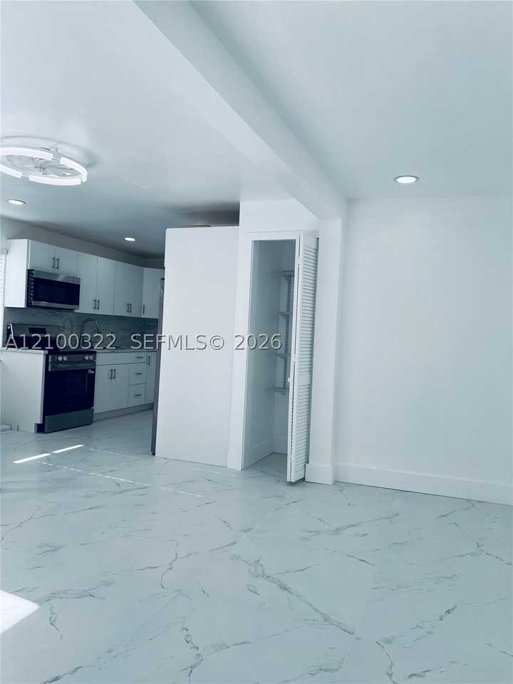 3173 Sw 23rd St #3173 - Photo 4 of 16