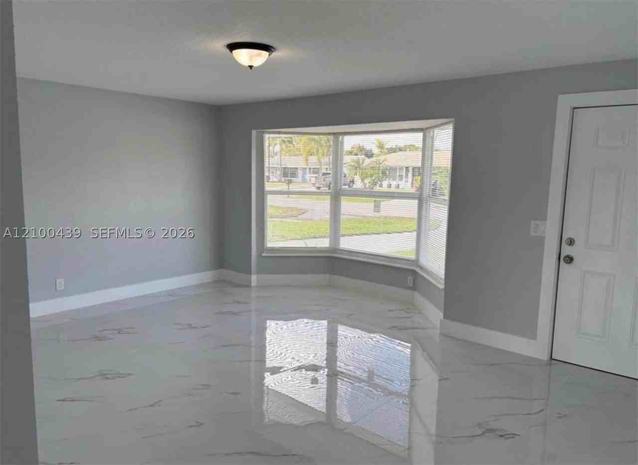 4318 Crestdale St - Photo 3 of 12