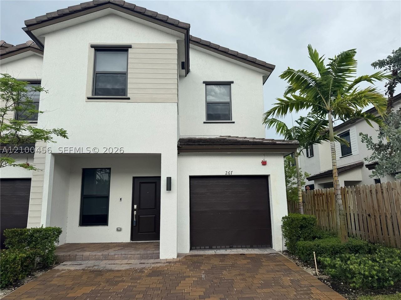 267 Sw 159th Pl - Photo 2 of 27