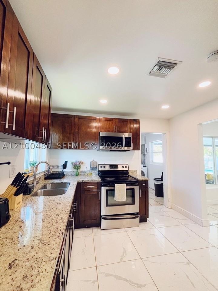 75 Nw 206th Ter - Photo 5 of 13
