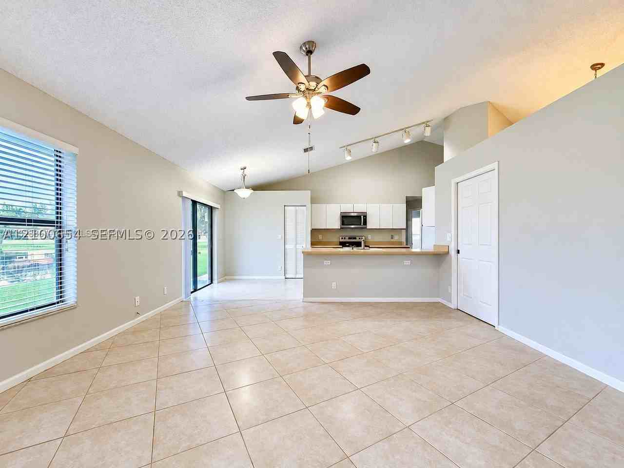 1853 Nw 109th Ave - Photo 5 of 20
